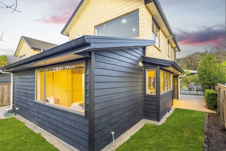 Photo of property in 19 Bluewater Place, Paraparaumu, 5032