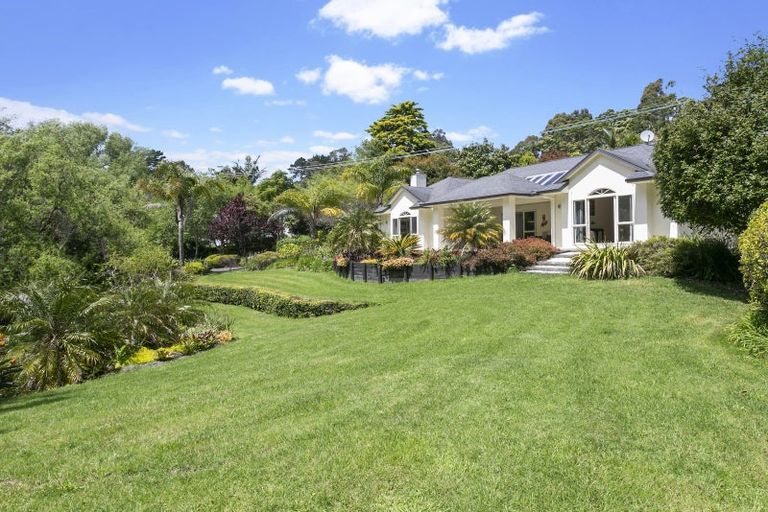 Photo of property in 7 Hobbs Road, Matakatia, Whangaparaoa, 0930