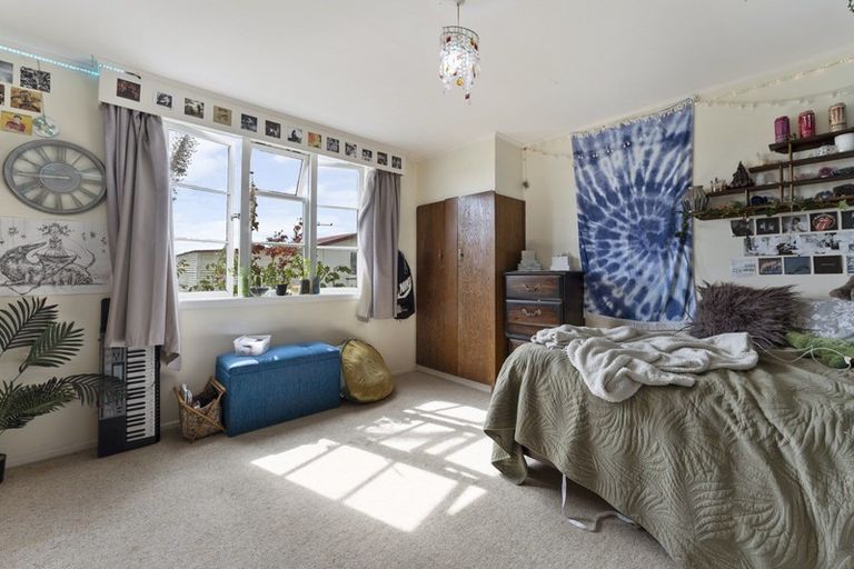 Photo of property in 19 Graves Street, Eltham, 4322