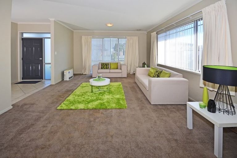 Photo of property in 19 Anchorite Way, Red Beach, 0932