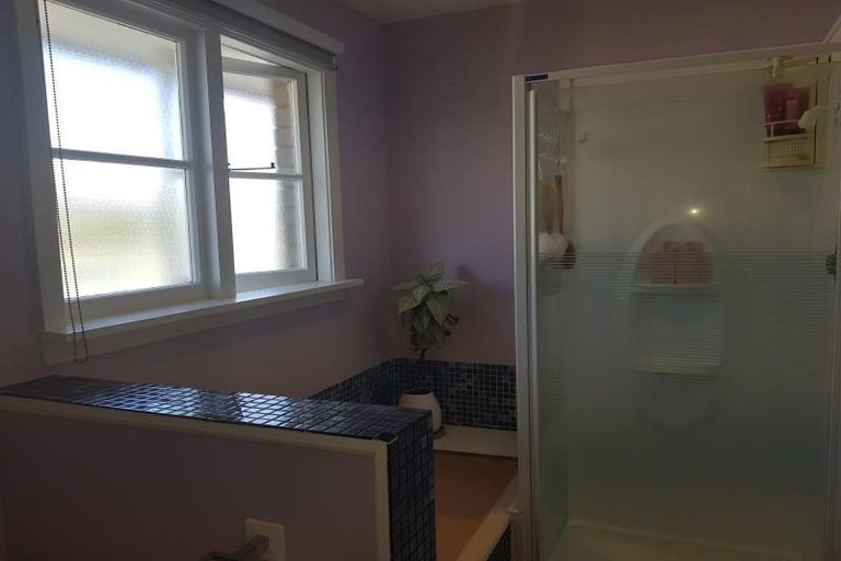 Photo of property in 21 Emlyn Place, Avondale, Christchurch, 8061