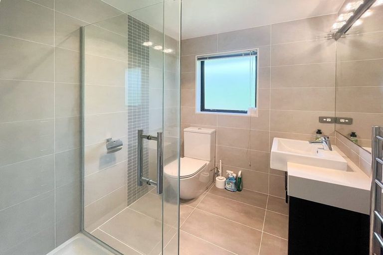 Photo of property in 32 Kilkelly Avenue, Pinehill, Auckland, 0632