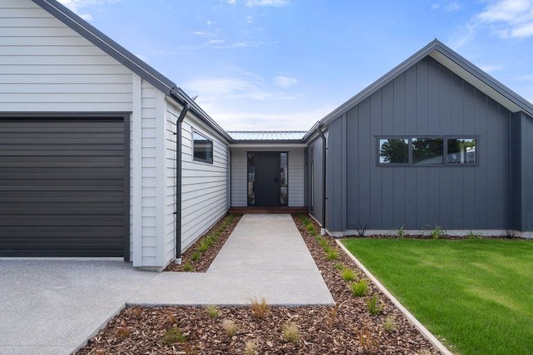 Photo of property in 11 Hereford Drive, Carterton, 5713