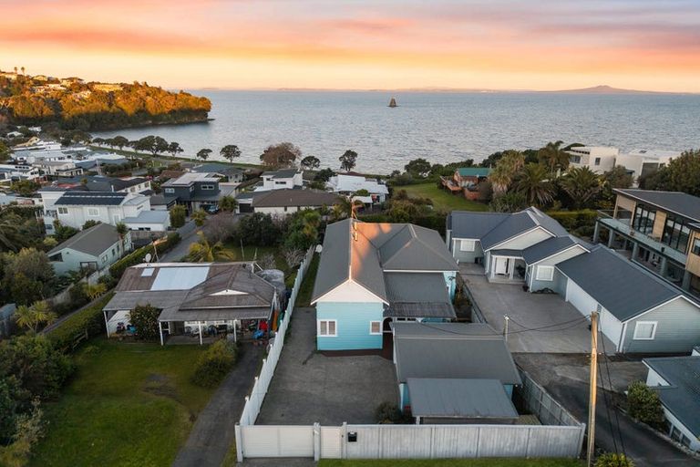 Photo of property in 1047 Whangaparaoa Road, Tindalls Beach, Whangaparaoa, 0930