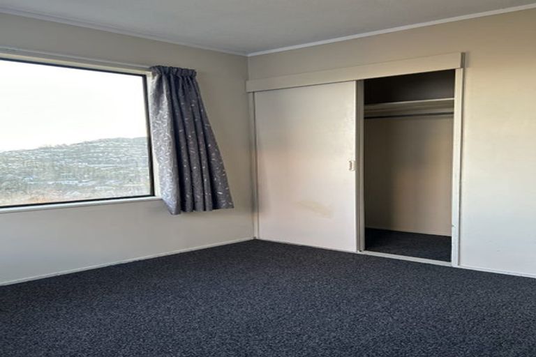 Photo of property in 6 Stroud Way, Newlands, Wellington, 6037