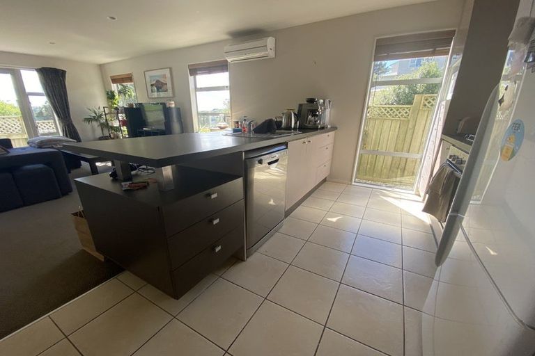 Photo of property in 38b Ruskin Road, Newlands, Wellington, 6037