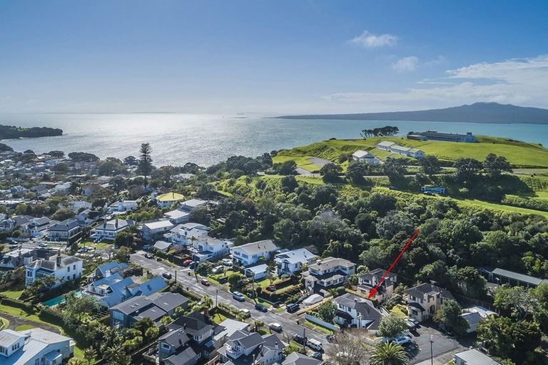 Photo of property in 33 Jubilee Avenue, Devonport, Auckland, 0624