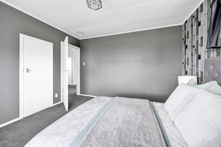 Photo of property in 14 Karaka Street, Merrilands, New Plymouth, 4312