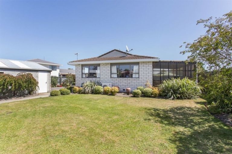 Photo of property in 15 Te Maru Place, Redwood, Christchurch, 8051