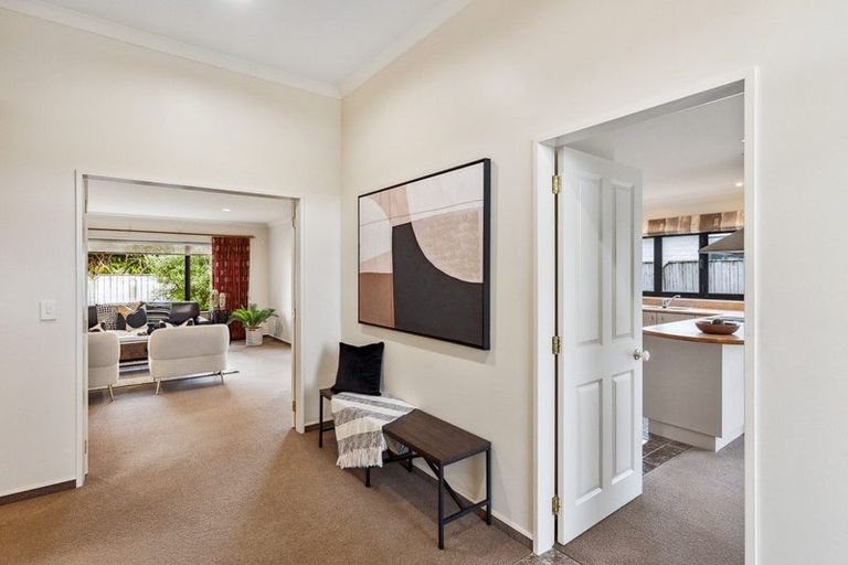 Photo of property in 26 Quadrant Heights, Paraparaumu, 5032