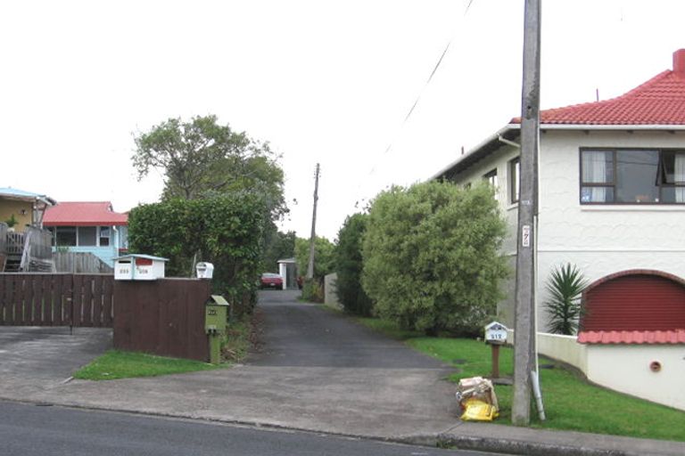 Photo of property in 212 Royal Road, Massey, Auckland, 0614
