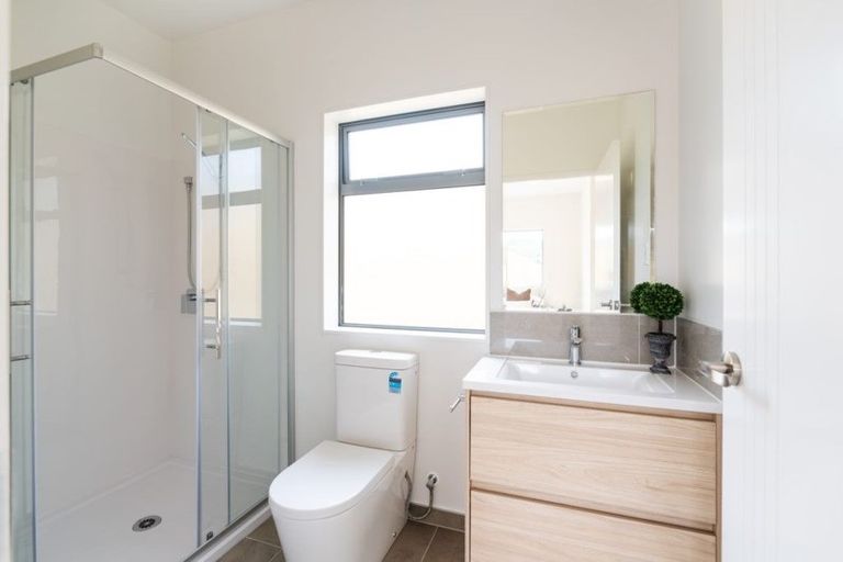 Photo of property in 1 Tarara Lane, Kumeu, 0810