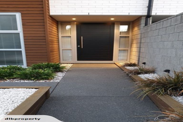 Photo of property in 142a Holly Road, St Albans, Christchurch, 8014