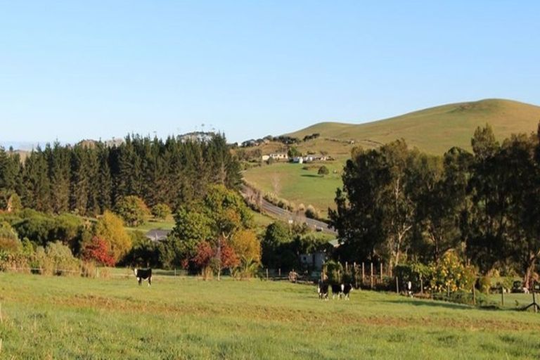 Photo of property in 16 Taipa View Road, Taipa, 0483