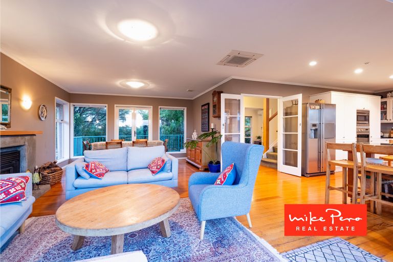 Photo of property in 24 Arama Avenue, Titirangi, Auckland, 0604