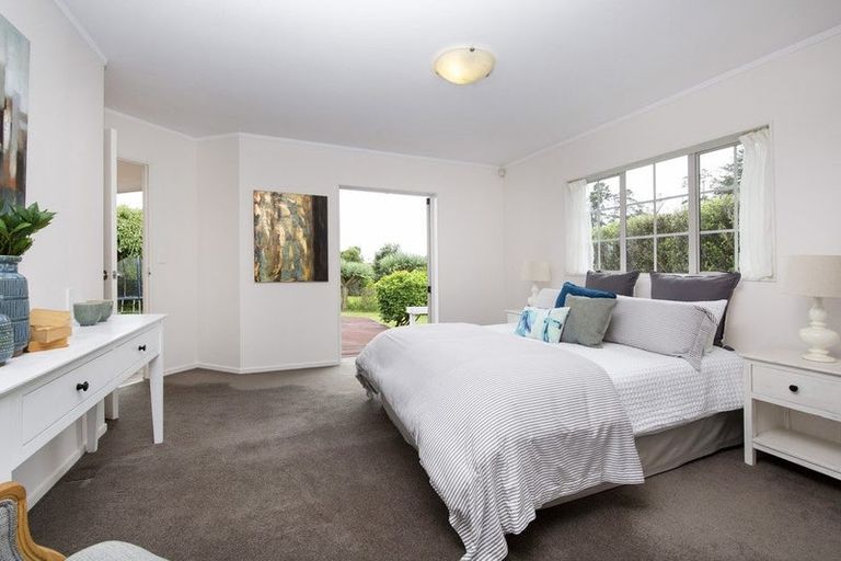 Photo of property in 22 Lochend Place, Highland Park, Auckland, 2010