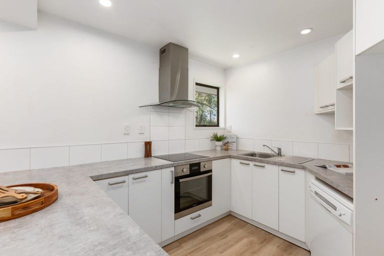 Photo of property in 2/117a Prestons Road, Redwood, Christchurch, 8051