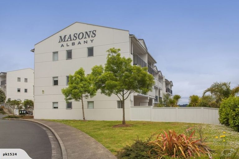Photo of property in 7e/60 Masons Road, Oteha, Auckland, 0632