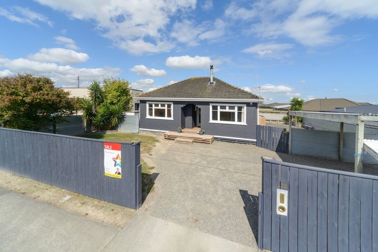 Photo of property in 135 Roberts Line, Kelvin Grove, Palmerston North, 4414