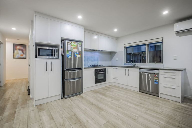 Photo of property in 12 Hard Beech Street, Takanini, 2110