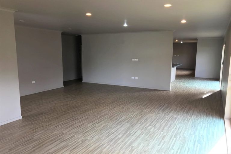 Photo of property in 26 Moulton Street, Moturoa, New Plymouth, 4310