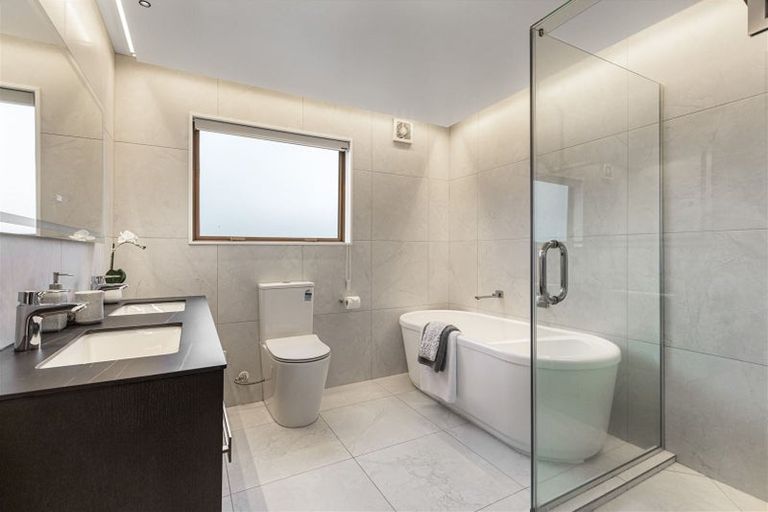 Photo of property in 30b Hanlon Crescent, Narrow Neck, Auckland, 0624