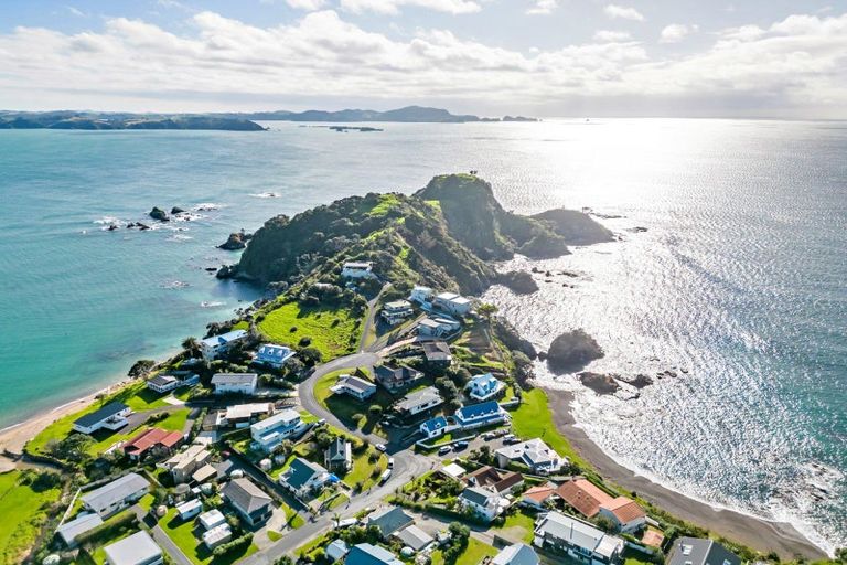 Photo of property in 21 Du Fresne Place, Russell, 0202