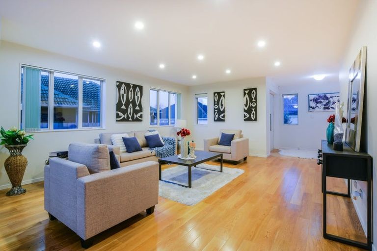 Photo of property in 10a Greenslade Crescent, Northcote, Auckland, 0627