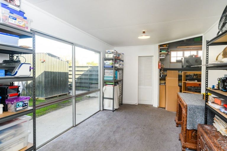 Photo of property in 17 Anaru Place, Awapuni, Palmerston North, 4412