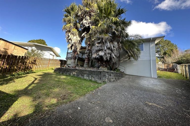 Photo of property in 10 Glenfinn Place, Massey, Auckland, 0614