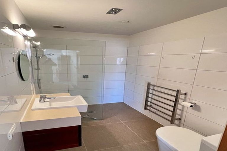 Photo of property in 8 Central Terrace, Kelburn, Wellington, 6012