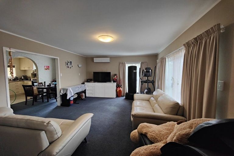 Photo of property in 1/12 Booker Place, Weymouth, Auckland, 2103
