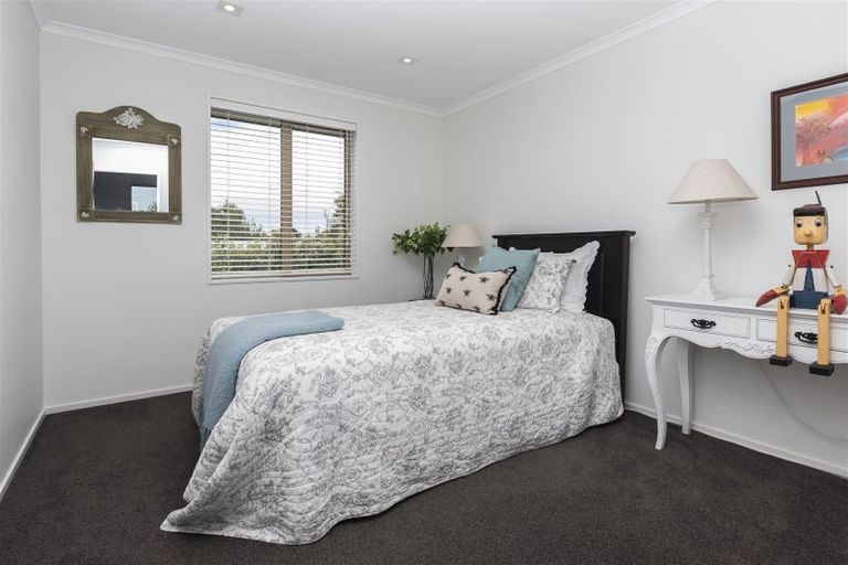 Photo of property in 135a Avonhead Road, Avonhead, Christchurch, 8042