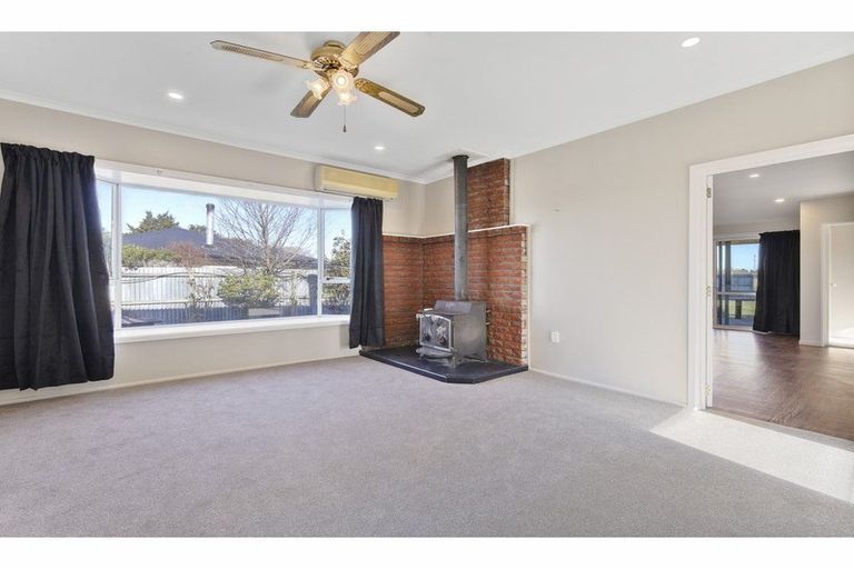 Photo of property in 5 Main North Road, Woodend, 7610