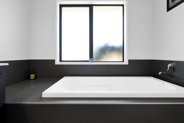 Photo of property in 9 Huetu Place, Bell Block, New Plymouth, 4312