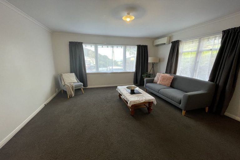 Photo of property in 12 Bristol Street, Island Bay, Wellington, 6023
