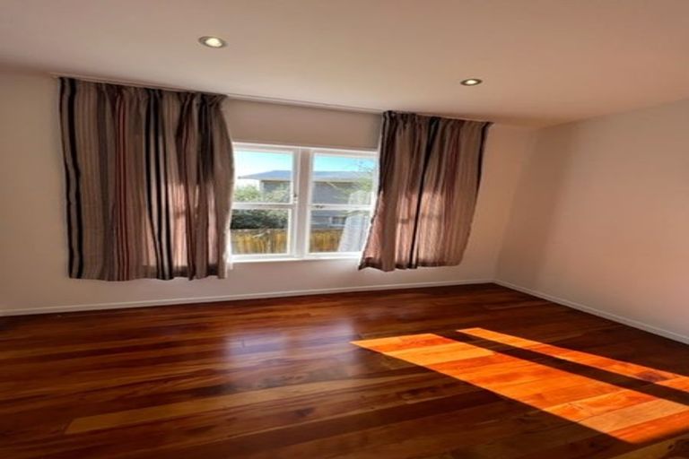 Photo of property in 2/180 Archers Road, Glenfield, Auckland, 0629
