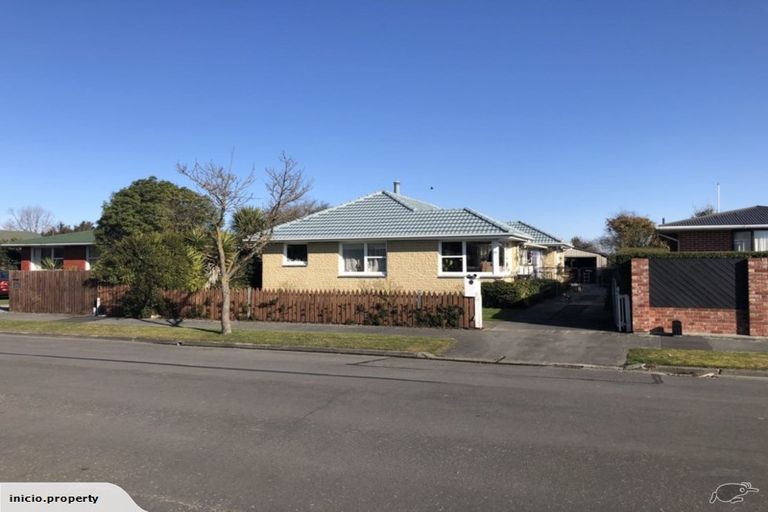 Photo of property in 14 Clipper Place, Redwood, Christchurch, 8051