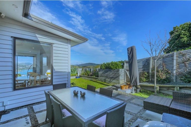 Photo of property in 8 The Track, Plimmerton, Porirua, 5026