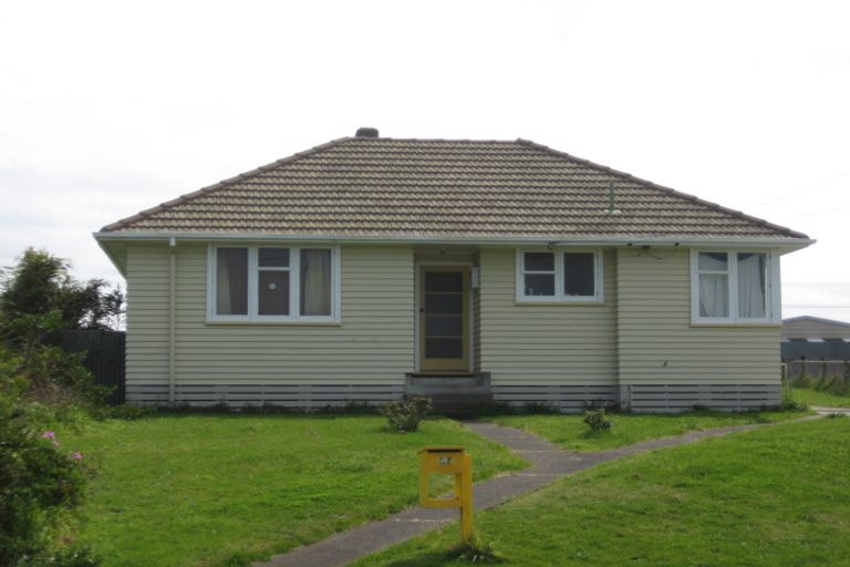 Photo of property in 57 Matipo Street, Castlecliff, Whanganui, 4501
