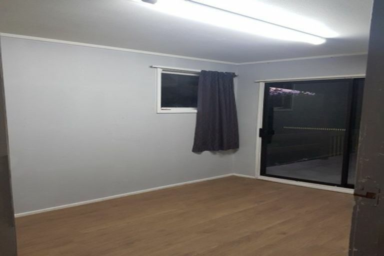 Photo of property in 35 Easton Park Parade, Glenfield, Auckland, 0629