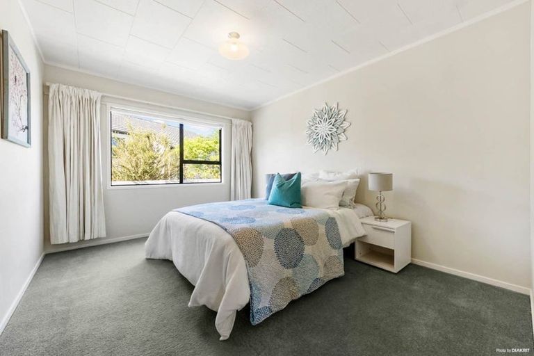 Photo of property in 5 Lagoon Way, West Harbour, Auckland, 0618