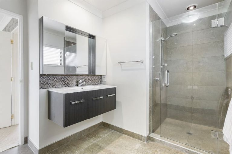 Photo of property in 16 Renlee Place, Shelly Park, Auckland, 2014