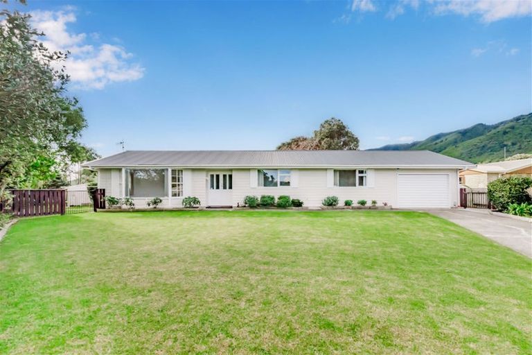 Photo of property in 9 Lesley Grove, Waikanae, 5036