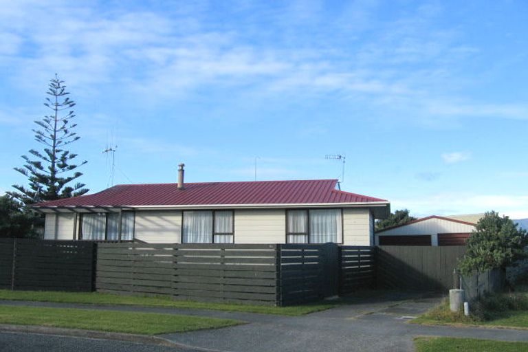 Photo of property in 9a Scott Avenue, Otaki Beach, Otaki, 5512