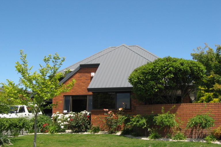 Photo of property in 6 Wardour Mews, Avonhead, Christchurch, 8042