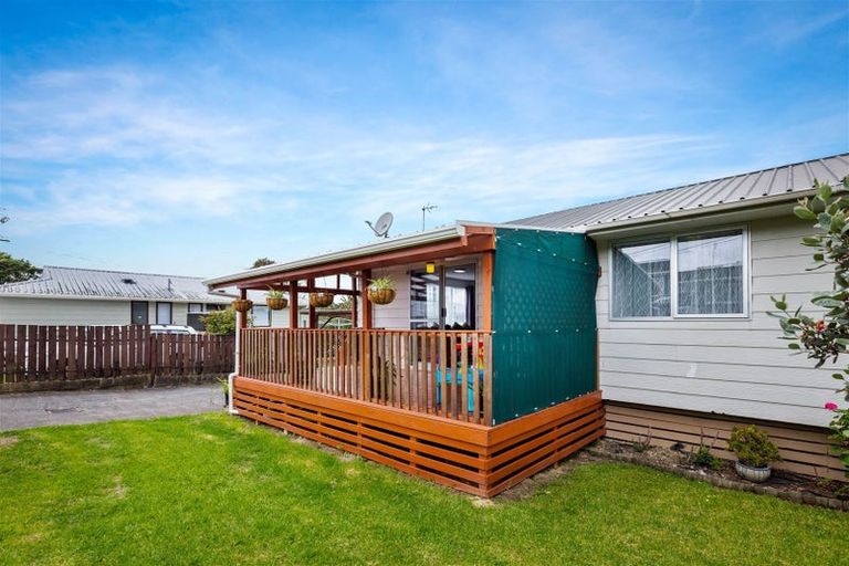 Photo of property in 2/146a Don Buck Road, Massey, Auckland, 0614