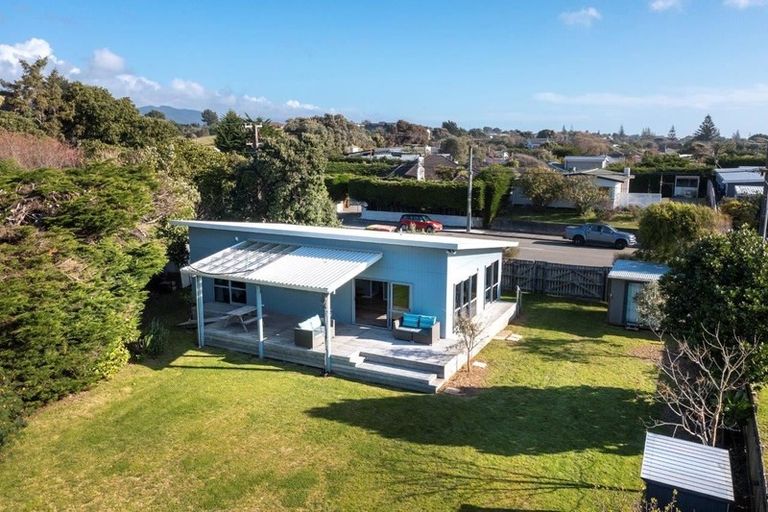 Photo of property in 35 Rauparaha Street, Waikanae Beach, Waikanae, 5036