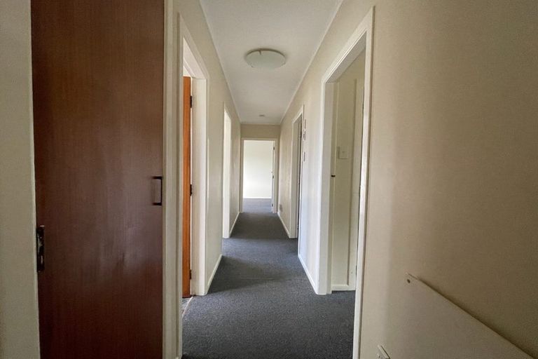 Photo of property in 9 Bellringer Crescent, Newlands, Wellington, 6037