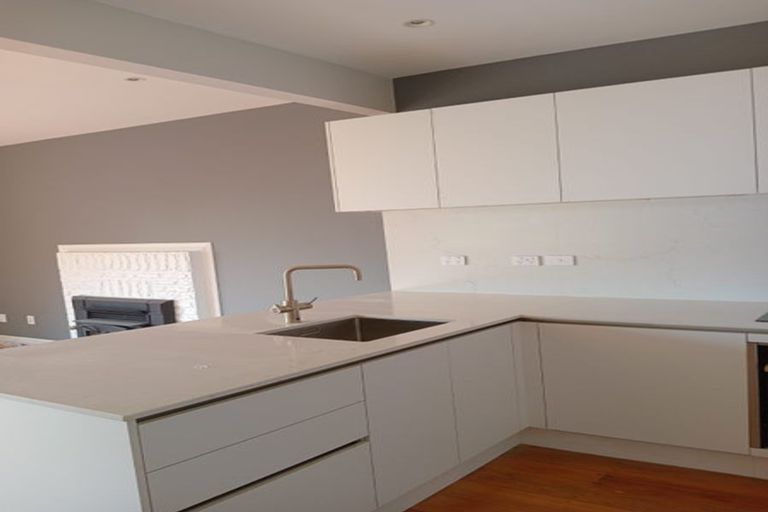 Photo of property in 43 Rona Street, Eastbourne, Lower Hutt, 5013